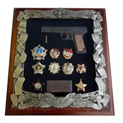Деревянная ключница с пистолетом ­ТТ и наградами ­ВОВ фотография