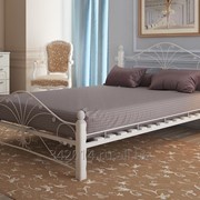 Кованые кровати из металла и массива натурального дерева (белые)