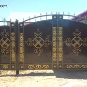 Кованные ворота с казахским орнаментом фото