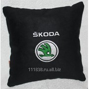 Подушка черная Skoda фотография