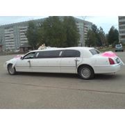 Лимузин белый Lincoln “Town Car“ фото