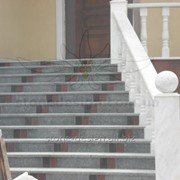 Гранитная лестница со вставками. Материал: Покостовский гранит (Украина)