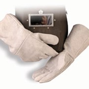 Надежные удлиненные перчатки из расщепленной кожи фотография