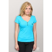 Женская футболка голубая, черная фото