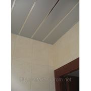 Реечный потолок серебро фото