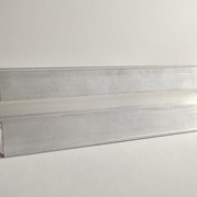 Угловой алюминиевый профиль для фотолюминисцентной разметки на стенах фотография