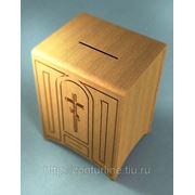 Ящик для пожертвований с церковной символикой