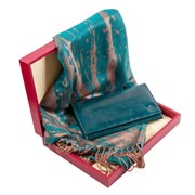 Подарочный набор с оригинальным кожаным кошельком цвета морской волны и элегантным шарфом фото