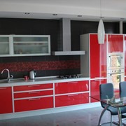 Кухня красного цвета мдф в алюминиевом профиле фото