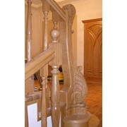 Перила, поручни деревянные , деревянные перила, натуральные деревянные лестницы фото