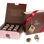 Конфеты шоколадные в коробках Вкус страстной ночи фотография