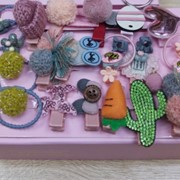 Набор резинки для волос с разными аксессуарами розовый с кактусом фотография