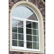 Металлопластиковое арочное окно 1250х2150 с декоративными перемычками фото