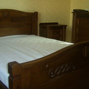 Кровать деревянная.