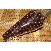 Кедровый орех в темной шоколадной глазури фото