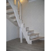 Белая лестница из лиственницы.