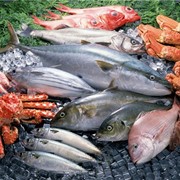 Продажа рыбы и морепродуктов фотография
