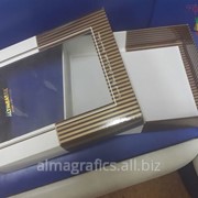 Упаковка Алма Графикс с отдельной крышкой и прозрачным окошком фотография