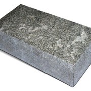 Бордюрный камень из гранита фото