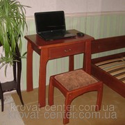 Столик из дерева для ноутбука с пуфиком (массив - сосна, ольха). 6 цветов. фото
