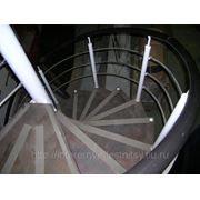 Винтовая лестница из металла фото