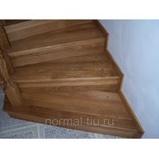 Производство деревянных ступеней для лестниц из ясеня фото