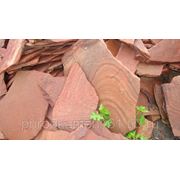 Природный камень “Красный с разводами - рисунком песчаник“ фото