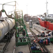 Международные перевозки нефтепродуктов, перевалка продукции жидкой химии в порту Темрюк фото