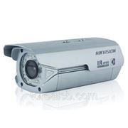 Аналоговая видеокамера Hikvision DS-2CC102P-IRT с ИК подсветкой и варифокальным объективом фото