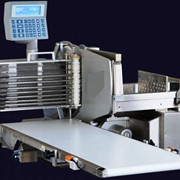 Полностью автоматический слайсер с электронным управлением (Австрия) с функцией раскладки нарезанного продукта. фото