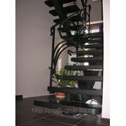 Лестница на металлокаркасе фото