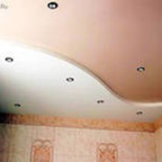 Сатиновый натяжной потолок фото