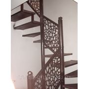 Лестница на металлокаркасе фото