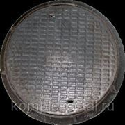Люк канализационный чугунный ГОСТ 3634-99 тяжёлый Т на шарнире с замком фото