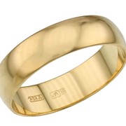 Золотое обручальное кольцо фото