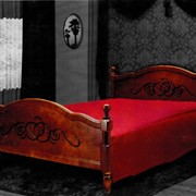 Кровать из массива сосны “Лама“ фото
