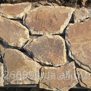 Камень песчаник природный со сколом. фотография