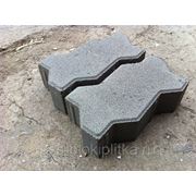 Тротуарная плитка “ВОЛНА“ 215х105х70 (“кирпичик“, “катушка“), серая, на крупномодульном песке фотография