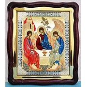 Икона Троица, в фигурном киоте, с багетом большая аналойная, 28х32 фото