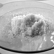 Аммоний бикарбонат- Ammo­nium bicarbonate (бикарбонат аммония , углеаммонийная соль, аммониевая соль), Добавка Е503 применяется вместо соды или дрожжей в кондитерской промышленности и хлебопечении фото