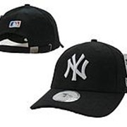 Бейсболка New York Yankees, черная с белым лого фотография