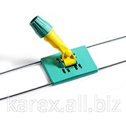 Складной держатель мопов пластиковый с металлической рамкой 100х9 см фото