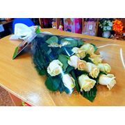 Букет с 11 кремовыми розами "Поздравляю, сестренка!"