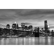 Бруклинский мост в ночном Нью-Йорке фотография