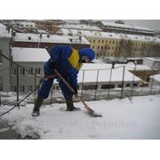 Уборка снега с крыши в Казани фото
