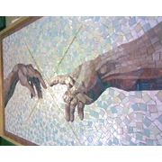Панно из стеклянной мозайки "Руки"