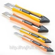 Нож канцелярский Office Force,цвет.пласт,9мм,оранж,2 зап.лез фото