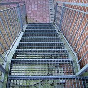 Решетчатые ступени лестниц фото
