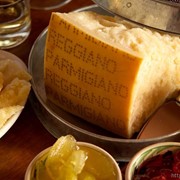 Сыр Пармиджано Реджано, 24 мес DOP гол 1кг, прямые поставки с Италии фото