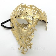Металлическая венецианская маска на пол-лица (золото) фотография